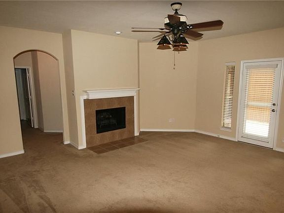 4th image of 1415 Snowberry Dr
