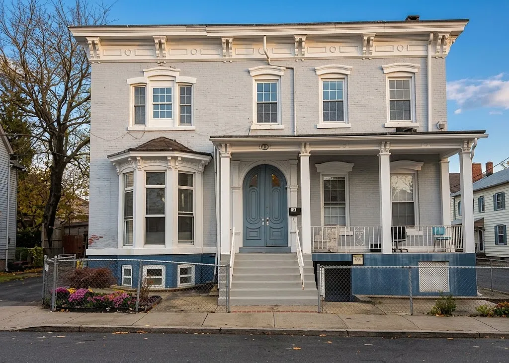 1 bed, $650 — Photo 1