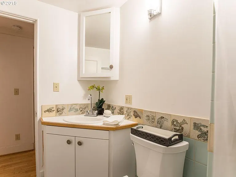 2075 Harris St — Photo 13