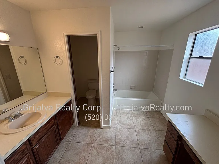 1821 W Mountain Oak Ln — Photo 9