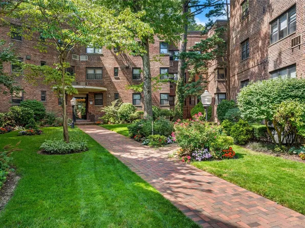 50 Brompton Road #2X, Great Neck, NY 11021