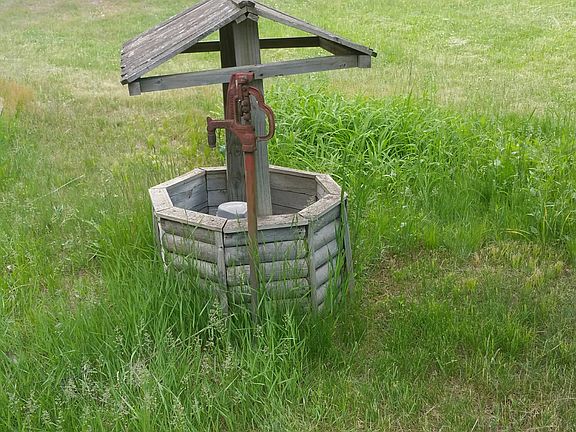 Wishing Well in front of hom