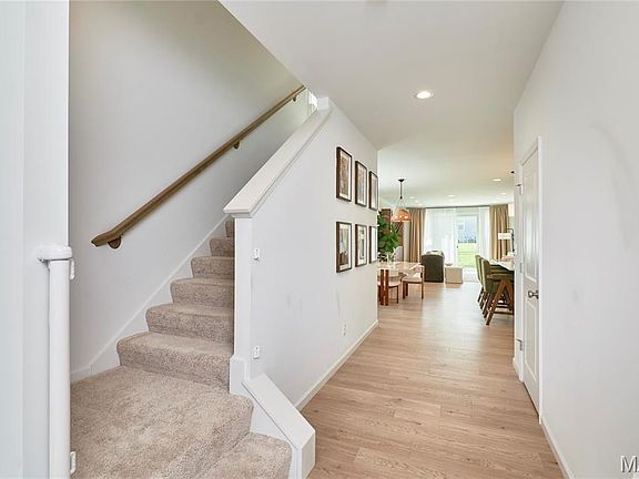 4th image of 340 Misthaven Dr