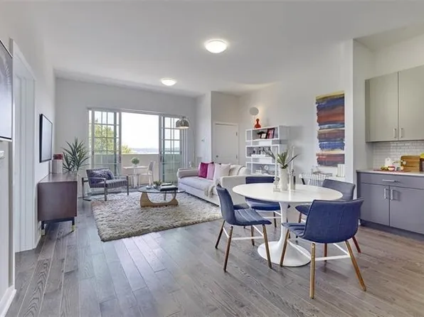 250 Avenue East image 2 of 17