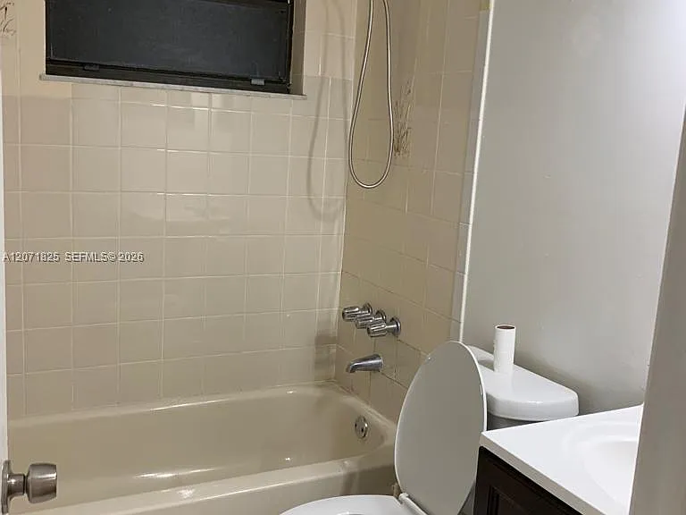 1008 SW 8th St #1008 — Photo 5