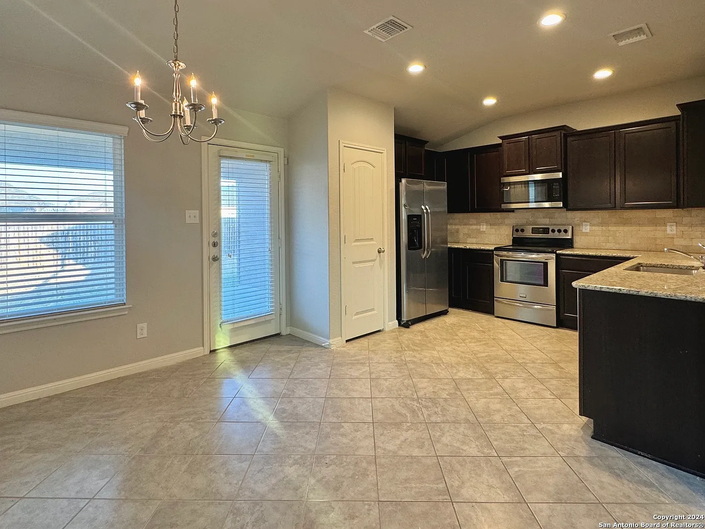 3 bed, 2001 sqft, $1,995 — Photo 3