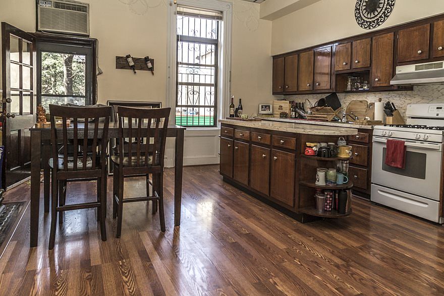 2nd image of 1114 Bloomfield St #2