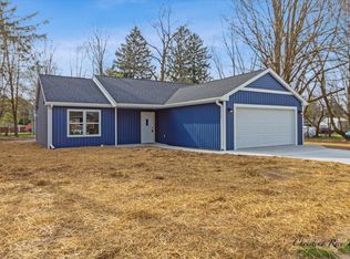 420 S 2nd St, Edmore, MI 48829