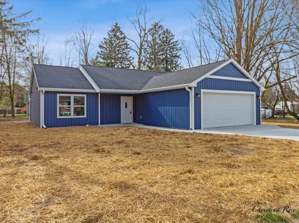 420 S 2nd St, Edmore, MI 48829