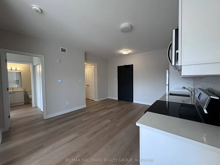 2370 Tenth Line Rd #302 — Photo 4