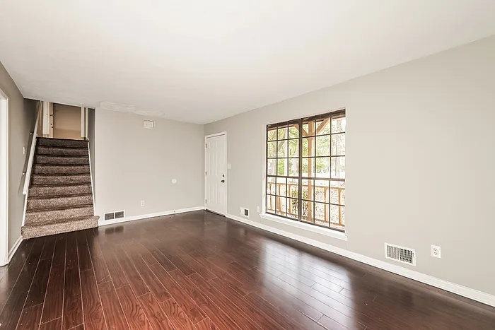 6957 Cedar Hill Ct — Photo 3