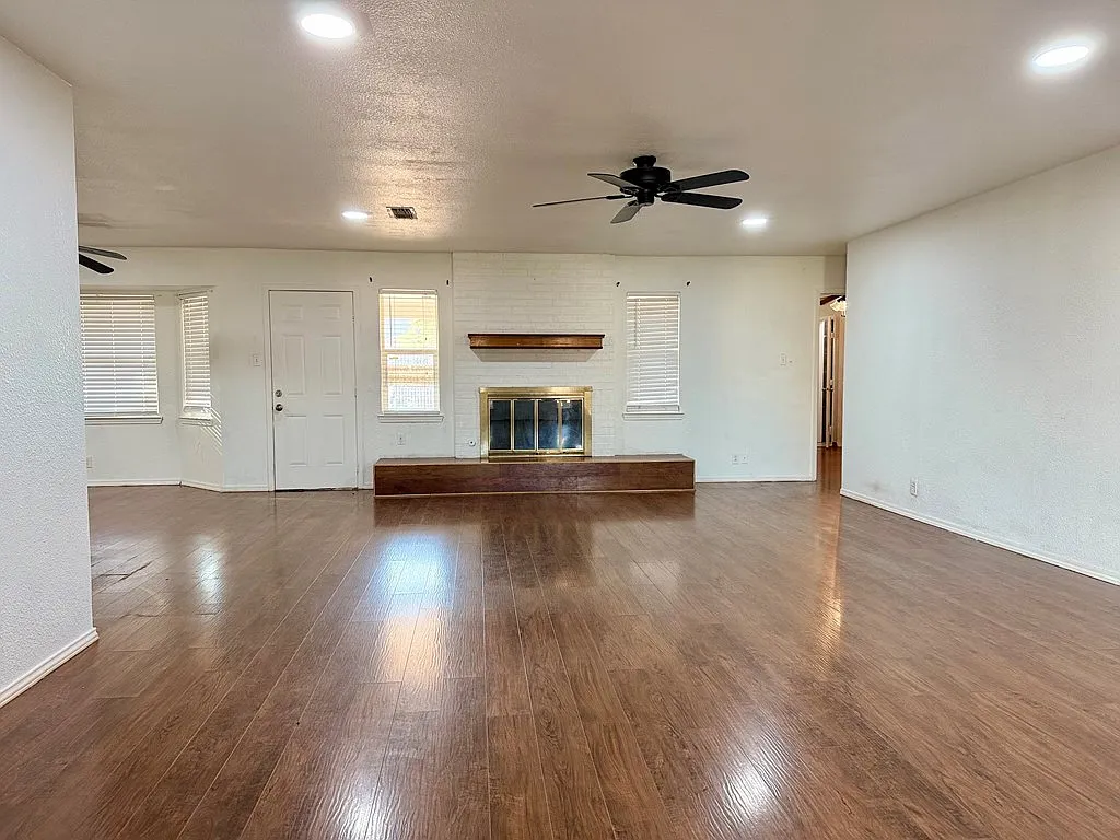 3 bed, 2.0 bath, 1613 sqft, $2,000 — Photo 3