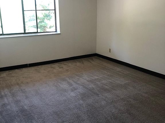 4th image of 1503 Villa Dr APT E