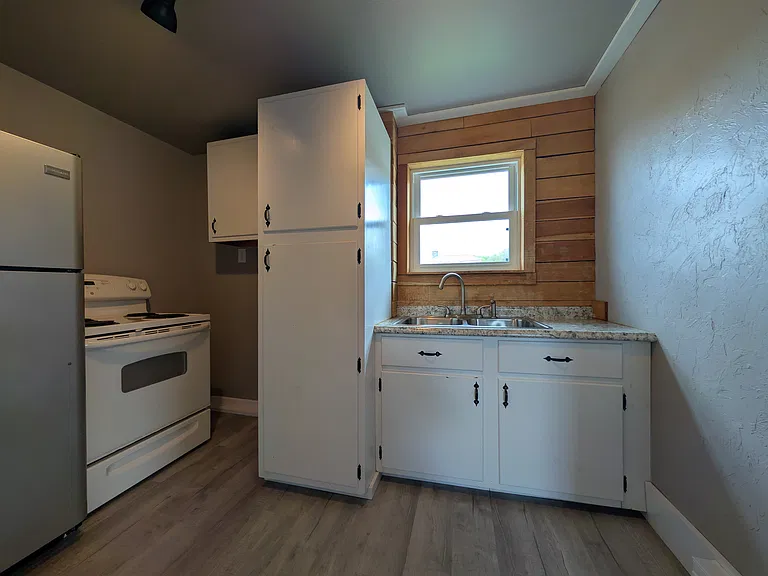 56 Franklin Ave #B — Photo 14