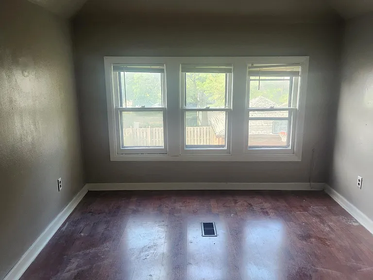 3 Hawthorne Ave — Photo 4
