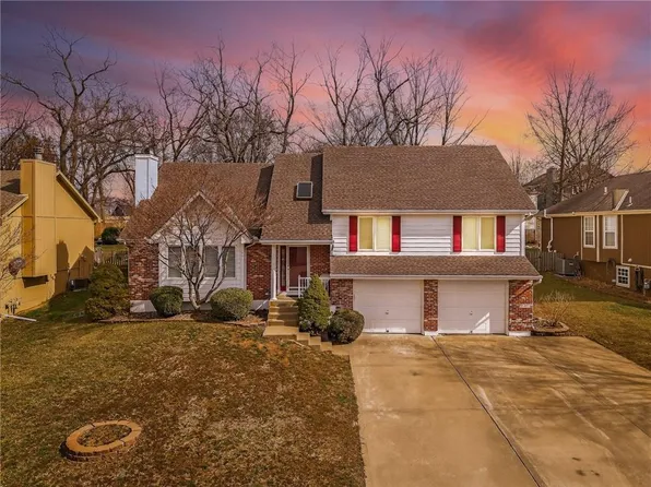 905 NE Country Ln, Lees Summit, MO 64086