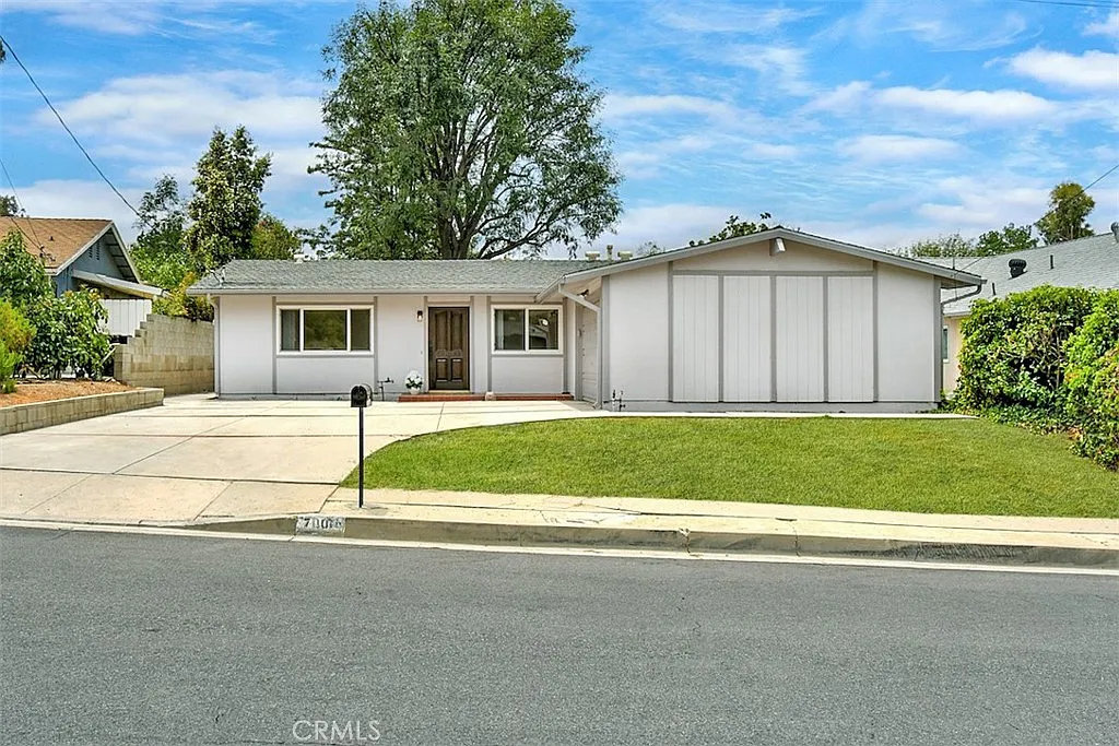 3 bed, 1598 sqft, $4,400 — Photo 2