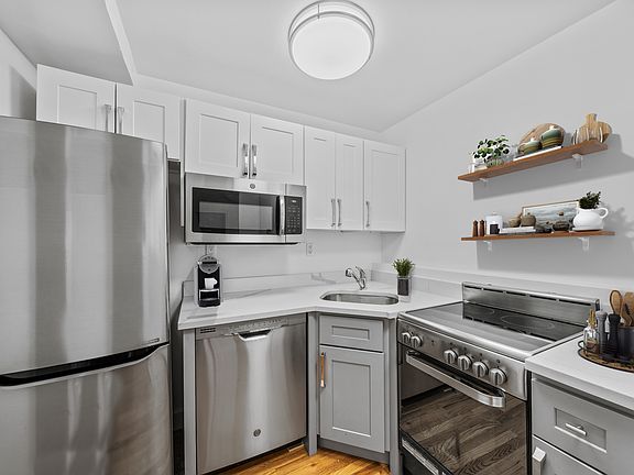 3rd image of 25 E 67th St APT 8C