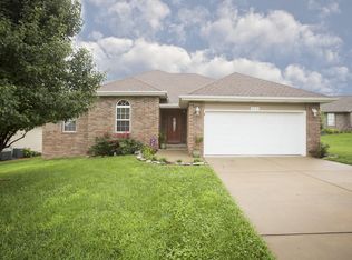 575 S Kings Gate Ct, Nixa, MO 65714