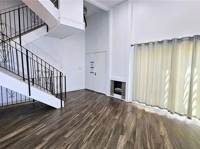 1139 W Badillo St — Photo 3