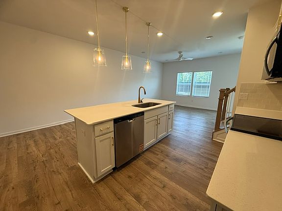 5th image of 3809 Biddle St