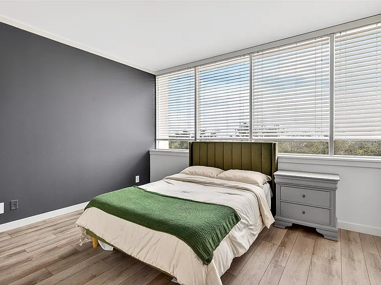 6211 W Northwest Hwy #400 — Photo 9