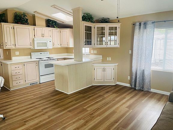 3rd image of 798 Ponderosa Pine Dr