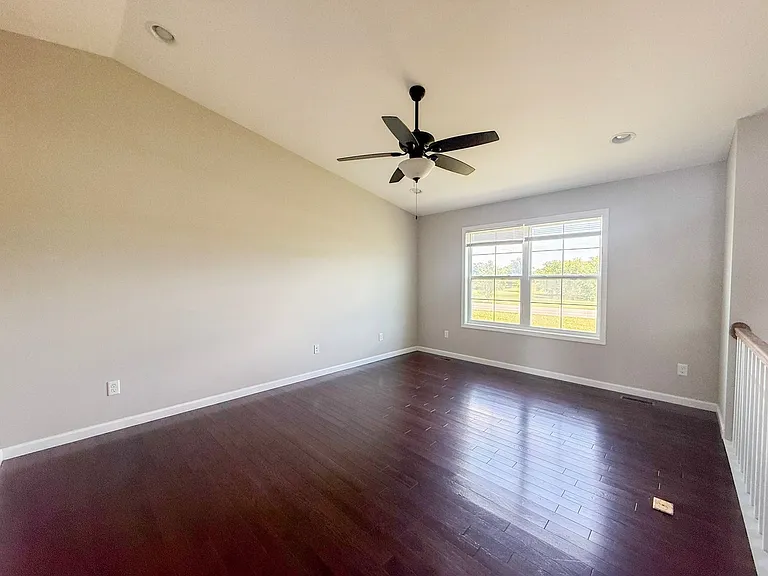 505 Holladay Rd — Photo 4