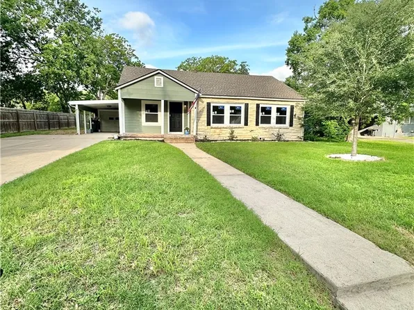 309 S Ridge St, Hallettsville, TX 77964
