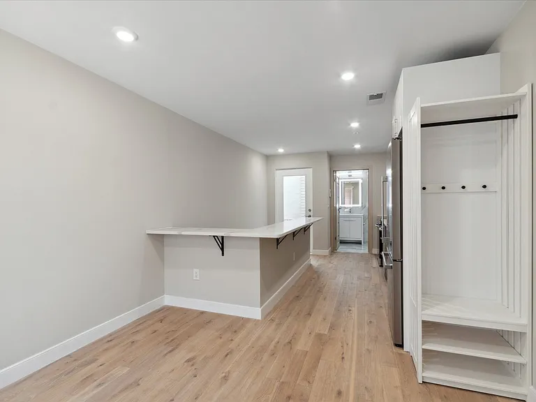 920 Marshall St #1 — Photo 4
