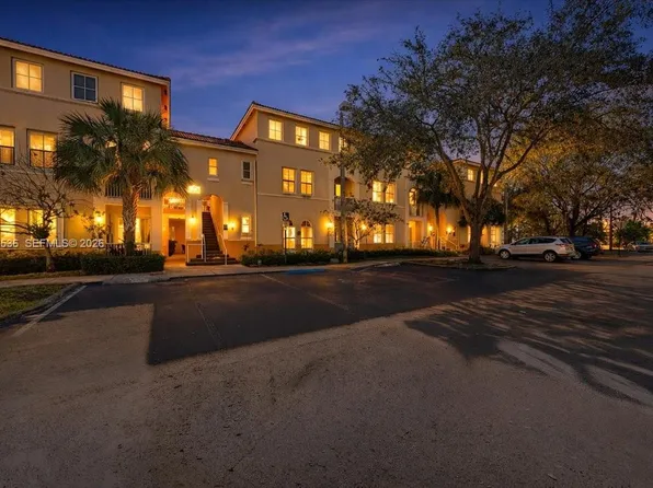 150 Jacaranda Country Club Dr APT 200, Plantation, FL 33324