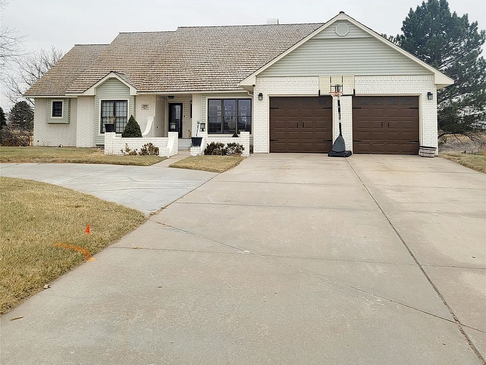 1st image of 1909 Grandview Dr E