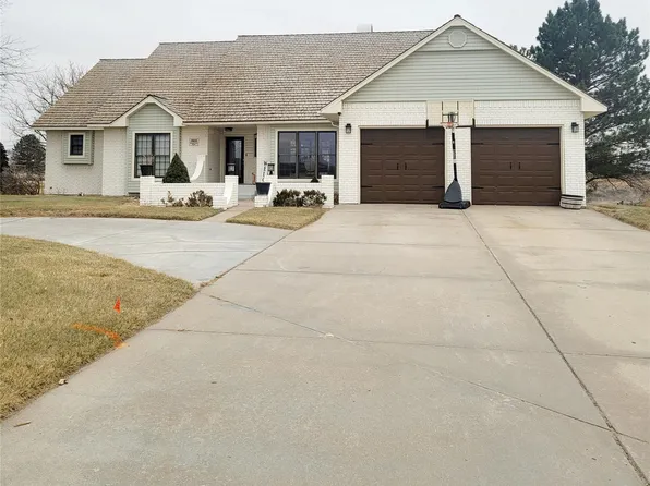 1909 Grandview Dr E, Garden City, KS 67846