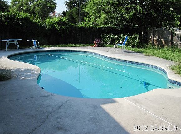 2nd image of 2107 Green St