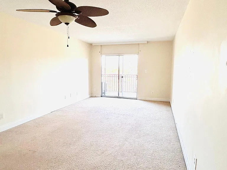619 King St #402 — Photo 11