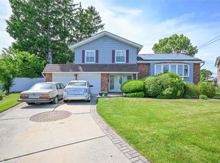 1242 Village Ct, Baldwin, NY 11510