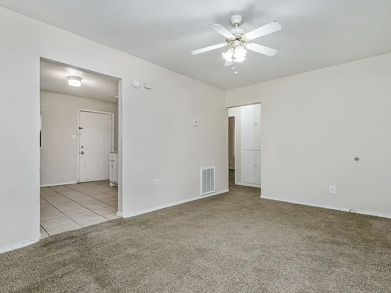 819 N Apache St #B — Photo 4