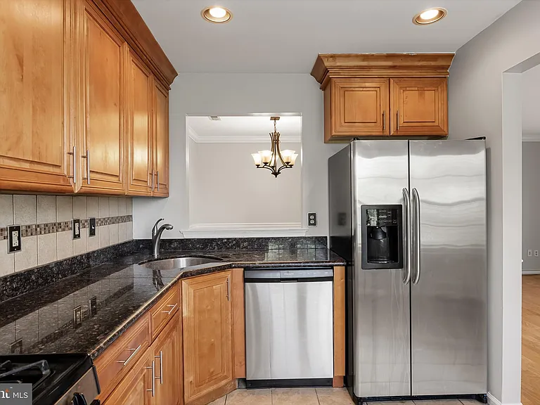 419 Atlanta Ct — Photo 12