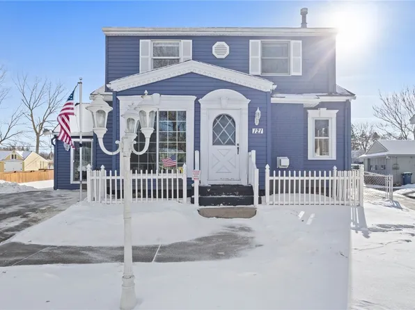 121 Cinnabar Rd, Rochester, NY 14617