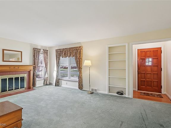 4th image of 630 Adelaide Ave NE