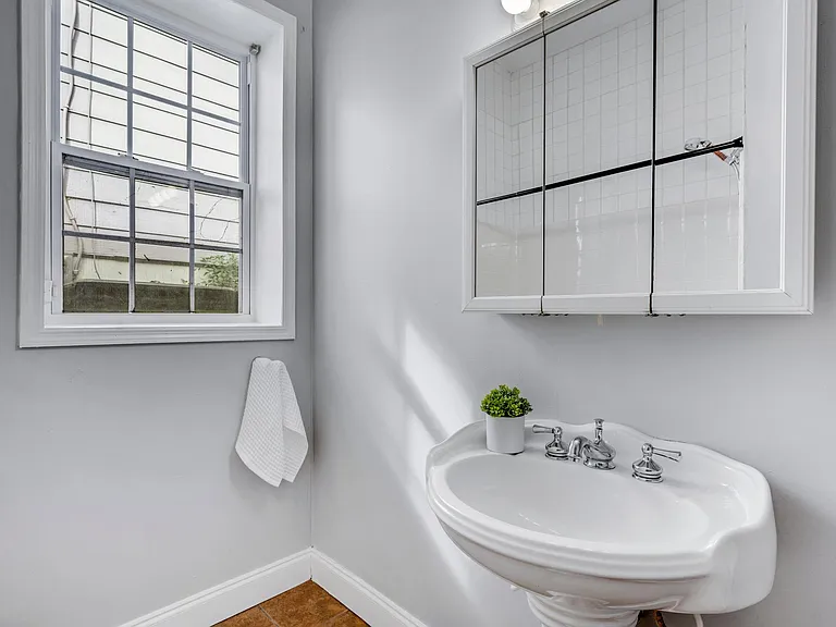 21 Bates Ave NE — Photo 9