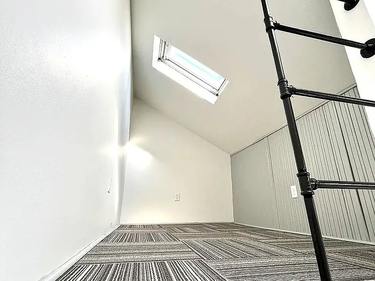 1416 Sheffield St — Photo 6
