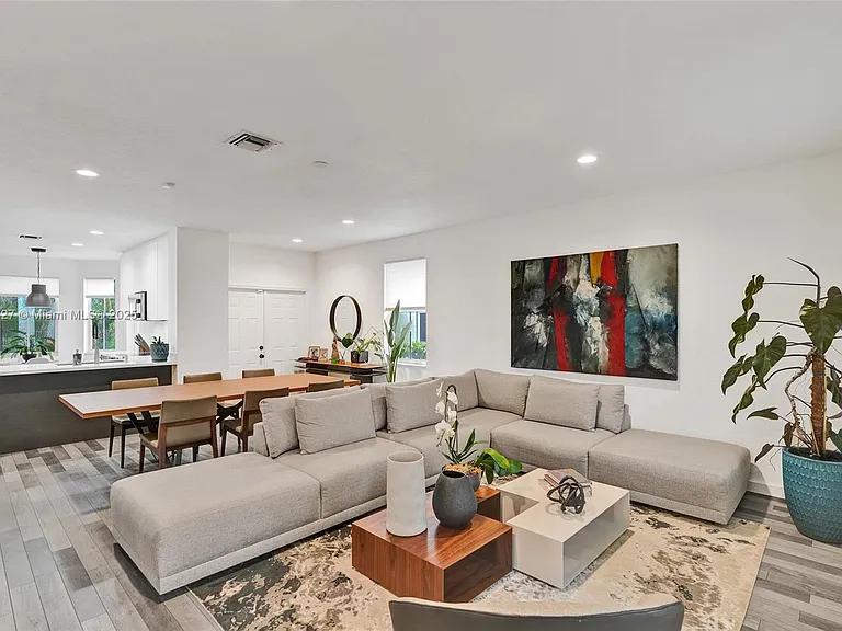 1725 Winterberry Ln — Photo 15