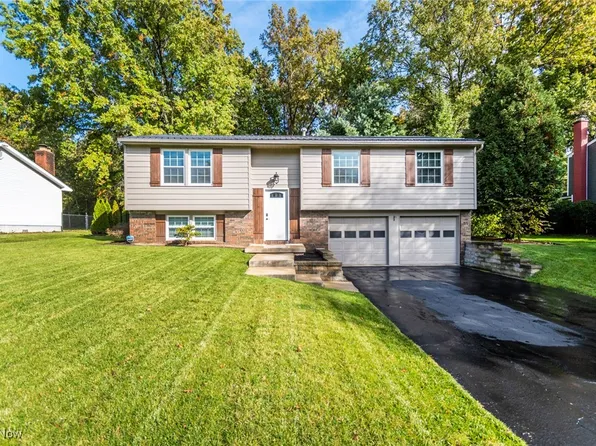 1358 Cranbrook Dr NE, Warren, OH 44484