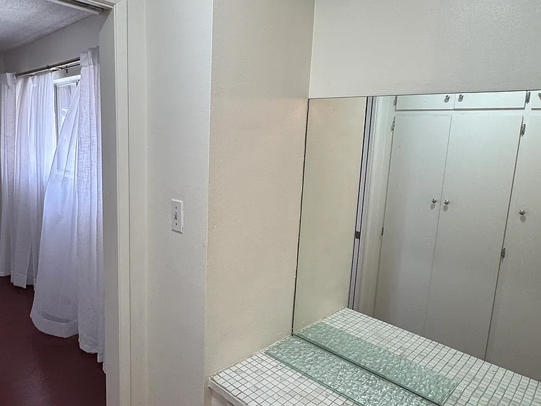 N Gale Dr — Photo 10