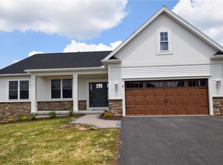 8 Black Wood Cir, Pittsford, NY 14534