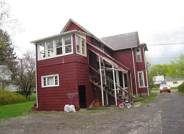 2nd image of 49 Pine St