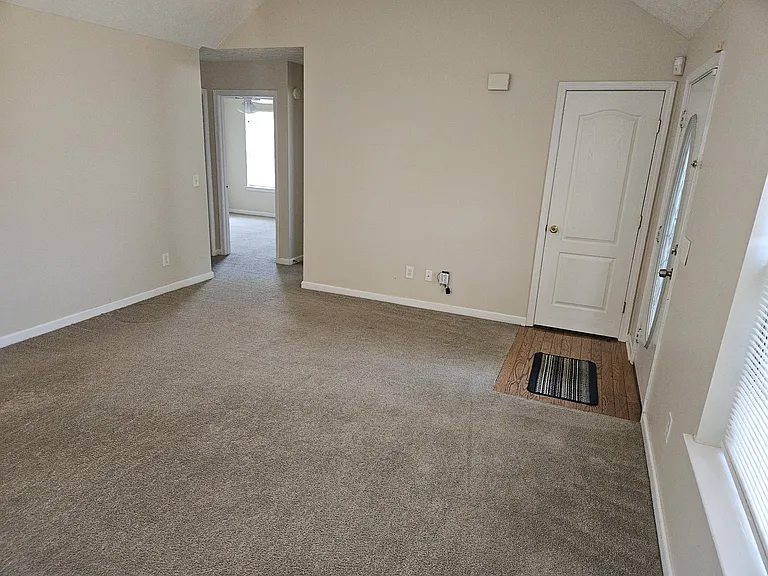 403 Ford Ct — Photo 4