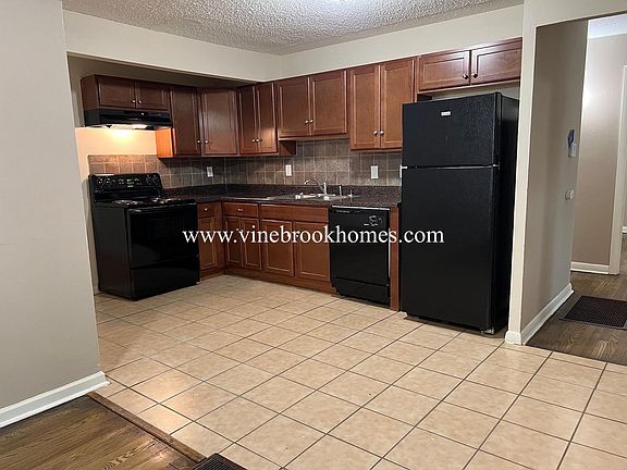 5th image of 1035 Highmont Dr