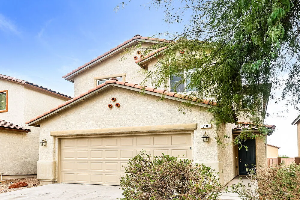 4 bed, 2.5 bath, 2031 sqft, $2,160 — Photo 1